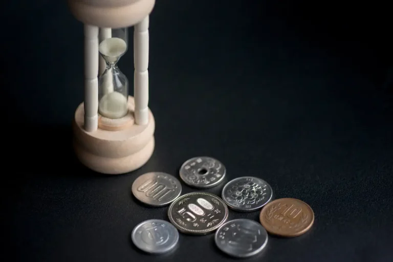 unpaid wages and overtime wages and learn how to claim unpaid wages legally in India.